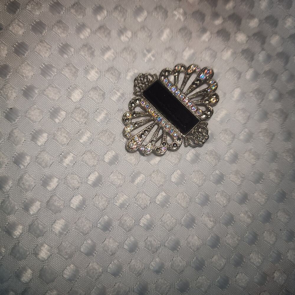 ANTIQUE EUC SILVER ONYX COLORS BROOCH PIN